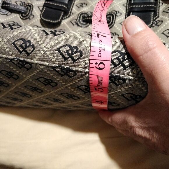 Dooney and Bourke large bag - Picture 9 of 14